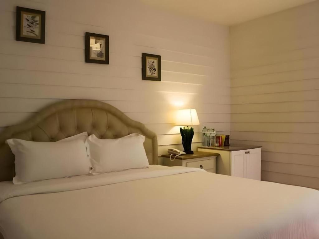 Ban Thungdang Housetel Bangkok Hotel Exterior photo